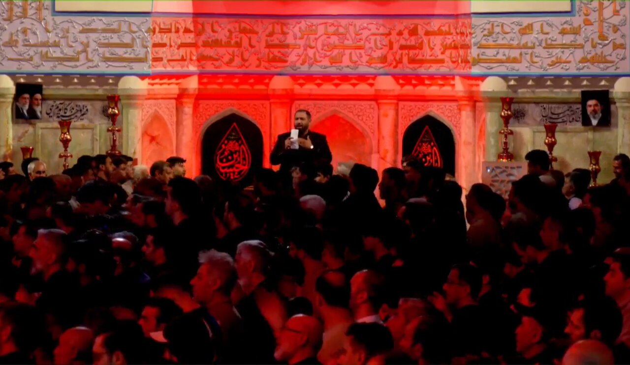 مراسم عزاداری امام حسین (ع) در رواق امام خمینی حرم مطهر رضوی