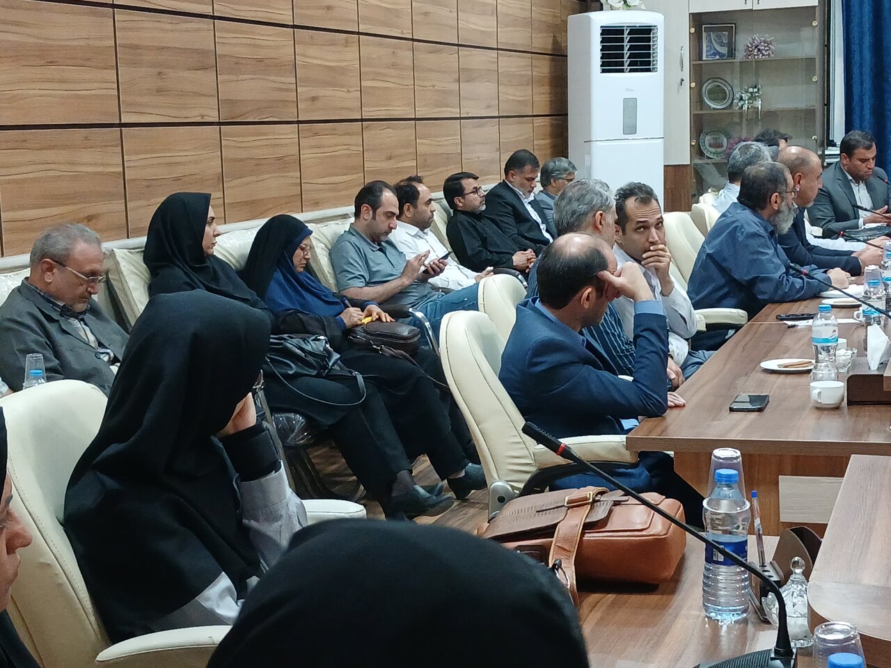 نشست هم‌اندیشی اساتید دانشگاه فردوسی مشهد با موضوع تبیین ابعاد علمی، اخلاقی و اجتماعی حضرت آیت‌الله سید مجتبی خامنه‌ای که در دفتر نهاد نمایندگی مقام معظم رهبری در دانشگاه فردوسی