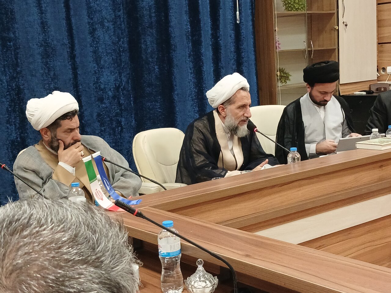 نشست هم‌اندیشی اساتید دانشگاه فردوسی مشهد با موضوع تبیین ابعاد علمی، اخلاقی و اجتماعی حضرت آیت‌الله سید مجتبی خامنه‌ای که در دفتر نهاد نمایندگی مقام معظم رهبری در دانشگاه فردوسی