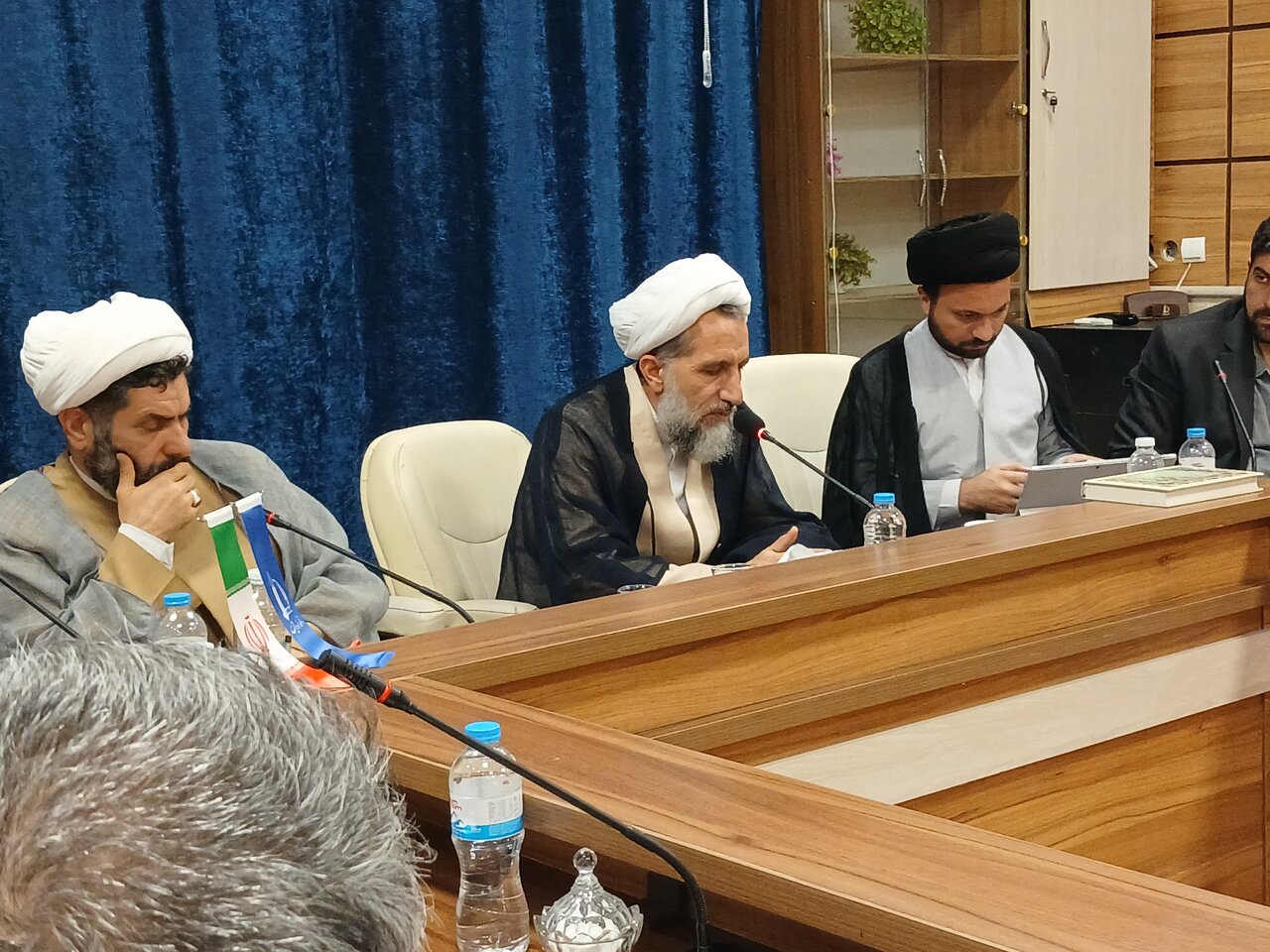 نشست هم‌اندیشی اساتید دانشگاه فردوسی مشهد با موضوع تبیین ابعاد علمی، اخلاقی و اجتماعی حضرت آیت‌الله سید مجتبی خامنه‌ای که در دفتر نهاد نمایندگی مقام معظم رهبری در دانشگاه فردوسی