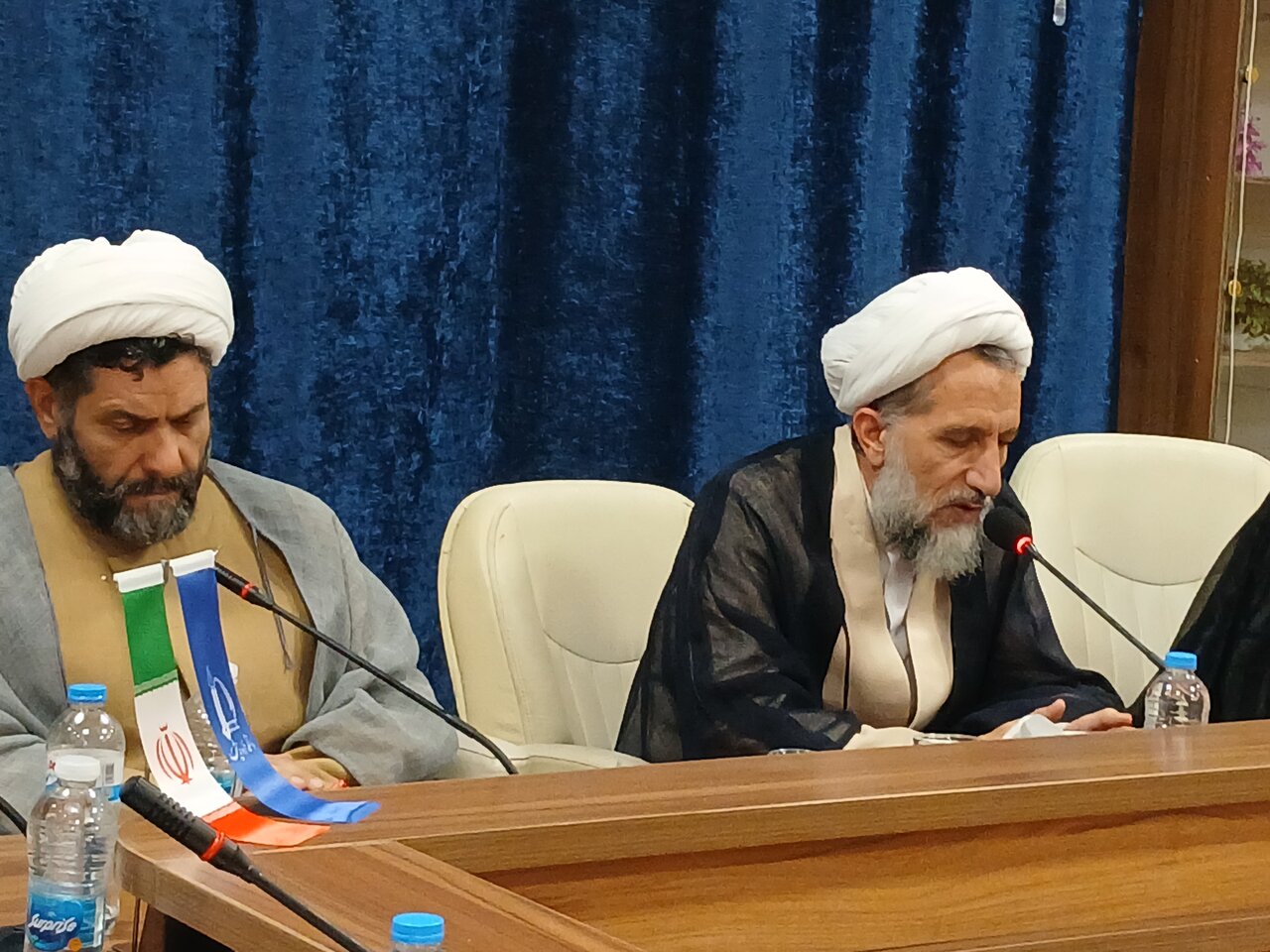 نشست هم‌اندیشی اساتید دانشگاه فردوسی مشهد با موضوع تبیین ابعاد علمی، اخلاقی و اجتماعی حضرت آیت‌الله سید مجتبی خامنه‌ای که در دفتر نهاد نمایندگی مقام معظم رهبری در دانشگاه فردوسی