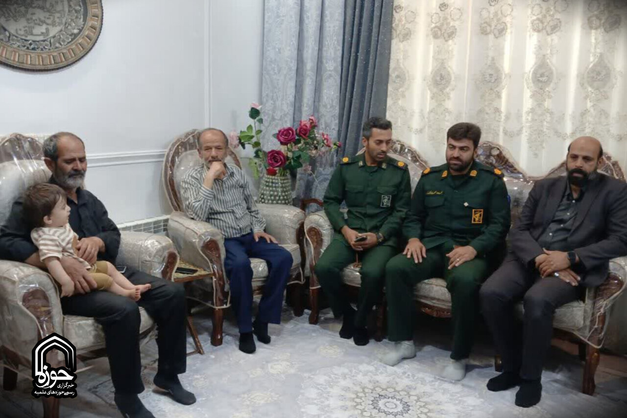 تجلیل مسئولان پیشوا از ایثار شهدای اقتدار در دیدار با خانواده شهید معززی
