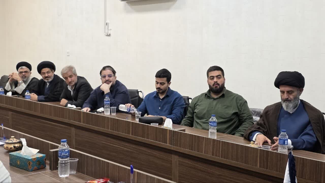 تصویر و فیلم از دیدار آیت الله محمد جواد فاضل لنکرانی با امام شهرستان اردکان