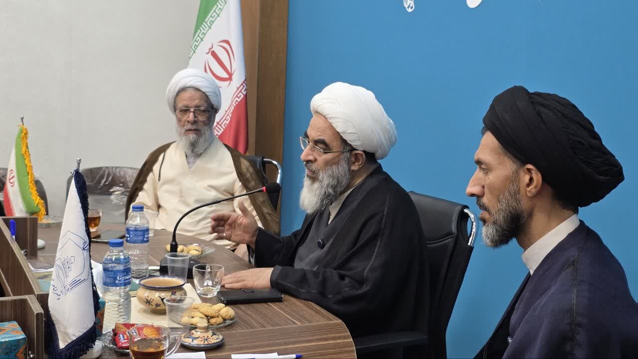 تصاویر/ دیدار آیت الله محمد جواد فاضل لنکرانی با امام شهرستان اردکان