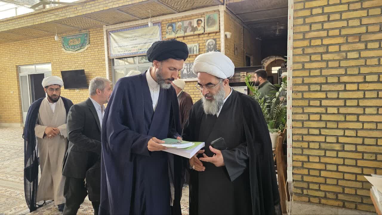 تصویر و فیلم از دیدار آیت الله محمد جواد فاضل لنکرانی با امام شهرستان اردکان
