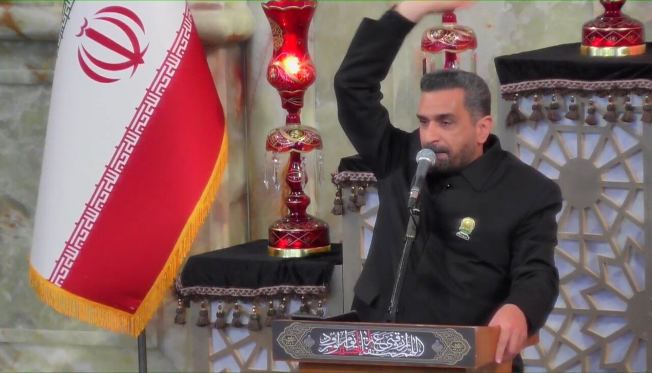 مراسم عزاداری امام حسین(ع) در رواق امام خمینی حرم مطهر رضوی مراسم عزاداری امام حسین(ع) در رواق امام خمینی حرم مطهر رضوی