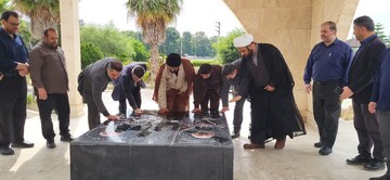 تصاویر/ حضور امام جمعه محمودآباد در دانشگاه آزاد و غبارروبی مزار شهدای گمنام