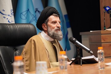 اختلاف‌افکنی و تضعیف جایگاه رهبری معظم در راستای منافع دشمنان است