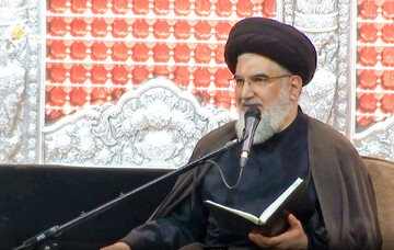 زیارت عاشورا انسان را بهشتی می‌کند