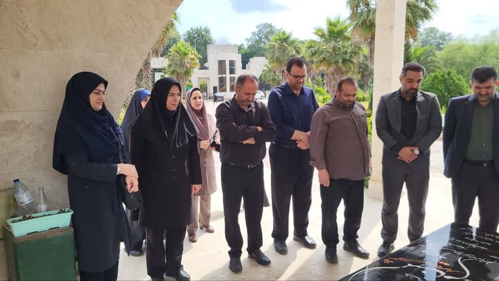 تصاویر/ حضور امام جمعه محمودآباد در دانشگاه آزاد و غبارروبی مزار شهدای گمنام