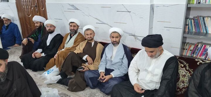 حوزه/ حضور ائمه جمعه محمودآباد و سرخ رود در جلسه جامعه روحانیت شهرستان