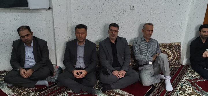 تصاویر/ حضور امام جمعه محمودآباد در کمیته امداد شهرستان
