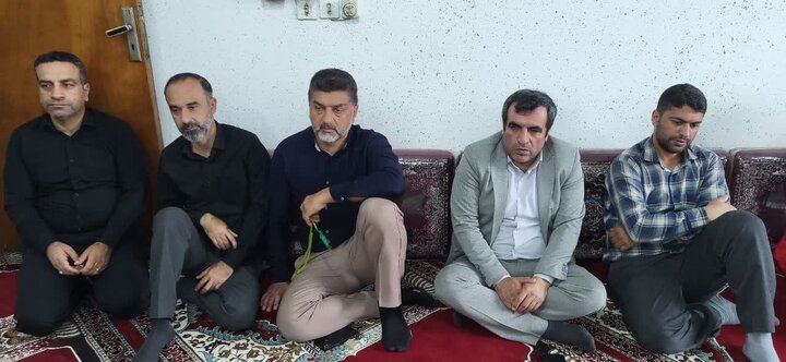 تصاویر/ حضور امام جمعه محمودآباد در کمیته امداد شهرستان
