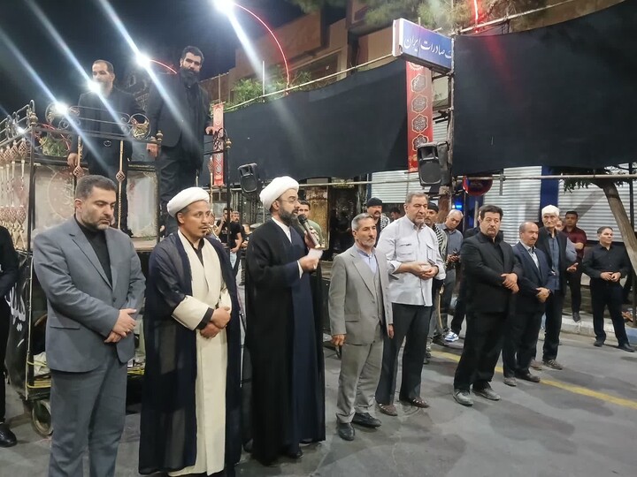 تصاویر / اجتماع شبانه مردمی آذرشهر و عزاداری هیئت شاه حسین گویان