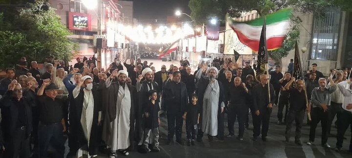 تصاویر / اجتماع شبانه مردمی اسکو و عزاداری هیئت شاه حسین گویان