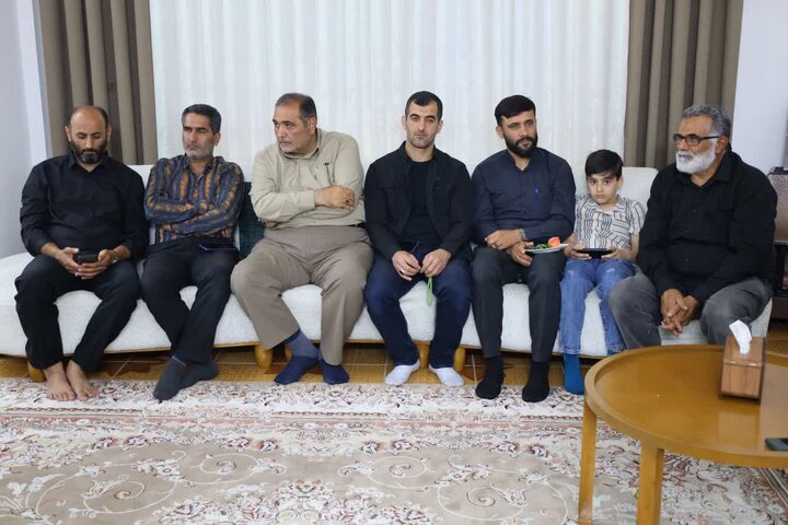 تصاویر/ تجلیل نماینده ولی فقیه از خانواده شهید در روستای سمسکنده شهرستان ساری