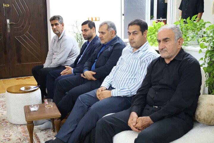 تصاویر/ تجلیل نماینده ولی فقیه از خانواده شهید در روستای سمسکنده شهرستان ساری