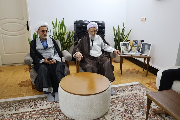 تصاویر/ تجلیل نماینده ولی فقیه از خانواده شهید در روستای سمسکنده شهرستان ساری