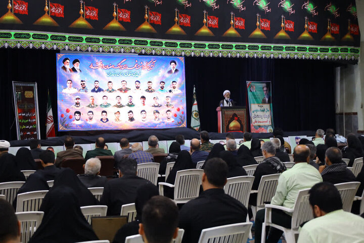 تصاویر/ بزرگداشت شهدای اقتدار در حسینیه شهید آیت الله خامنه ای (ره ) انتظامی با حضور نماینده ولی فقیه در مازندران