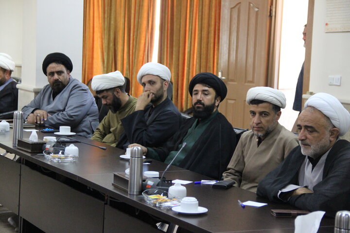 تصاویر / نشست قرارگاه بلاغ مبین حوزه علمیه استان قزوین با حضور فرمانده سپاه استان قزوین