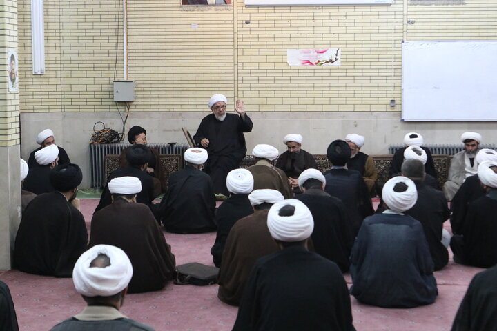 تصاویر/ نشست هم اندیشی مبلغان موسسه سراج همدان
