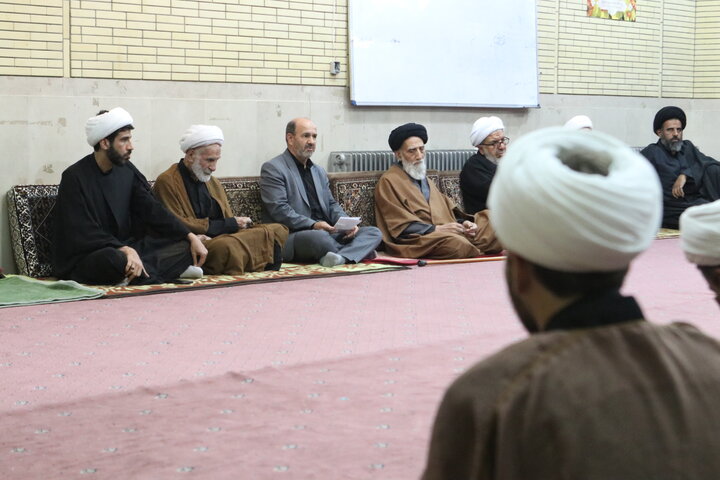 جلسه مسئول مبارزه با مواد مخدر با مبلغان موسسه سراج همدان