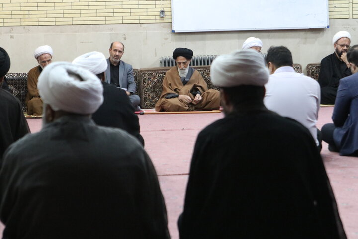 جلسه مسئول مبارزه با مواد مخدر با مبلغان موسسه سراج همدان