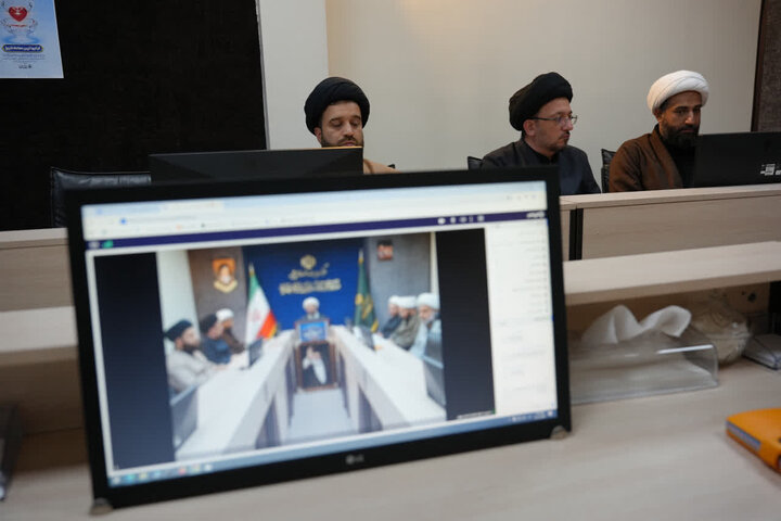تصاویر/ نشست وبیناری مشترک مدیر حوزه علمیه استان تهران با مدیران مدارس علمیه، مراکز تخصصی و معاونین حوزه علمیه استان تهران، در خصوص برگزاری مراسم تشییع قائد شهید
