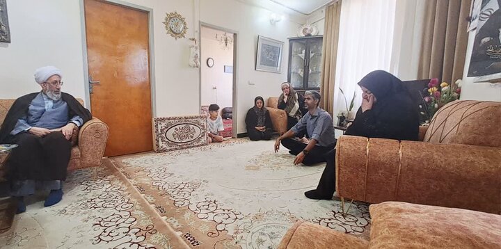 تصاویر /  دیدار مسئول نهاد نمایندگی مقام معظم رهبری در دانشگاه‌های استان با خانواده شهید جنگ تحمیلی اخیر