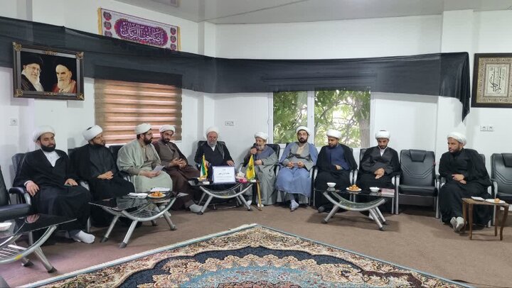 تصاویر/ جلسه طلایه داران تبلیغ در دفتر امام جمعه شهرستان کلاردشت