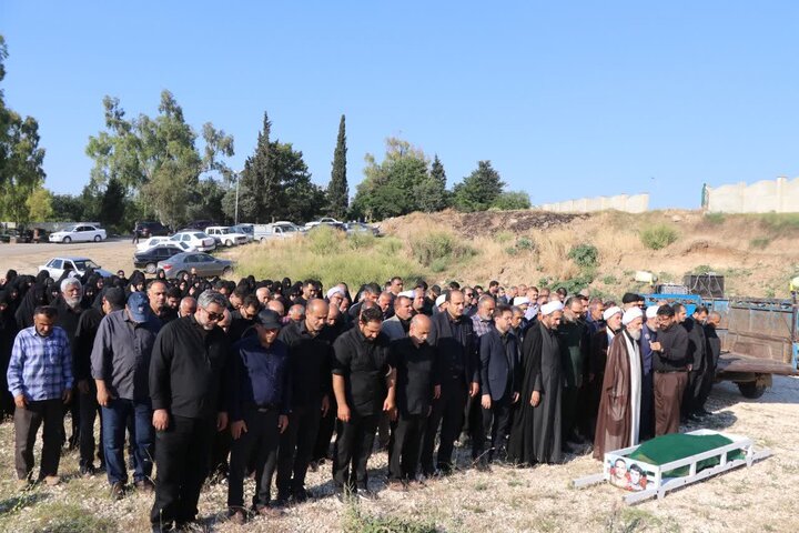 تصاویر/ اقامه نماز بر پیکر مادر گرانقدر شهید اسفندیاری، در گلزار شهدای نکا توسط نماینده ولی فقیه در مازندران