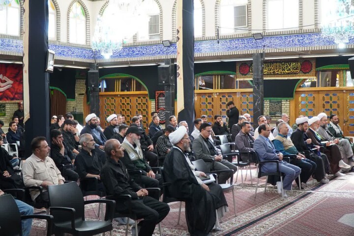 تصاویر / تجلیل از گروه های جهادی فعال در عرصه دفاع مقدس اخیر