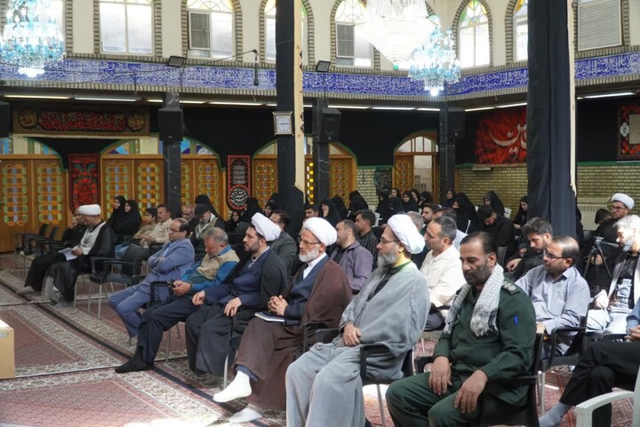 تصاویر / تجلیل از گروه های جهادی فعال در عرصه دفاع مقدس اخیر
