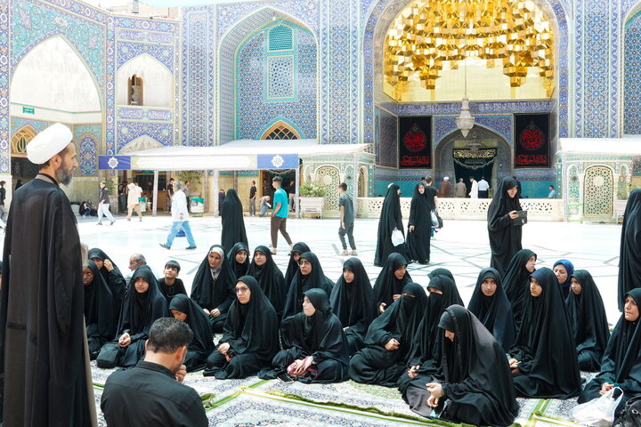 تشرف ۱۰۰ حافظ قرآن استان فارس به زیارت حرم بانوی کرامت