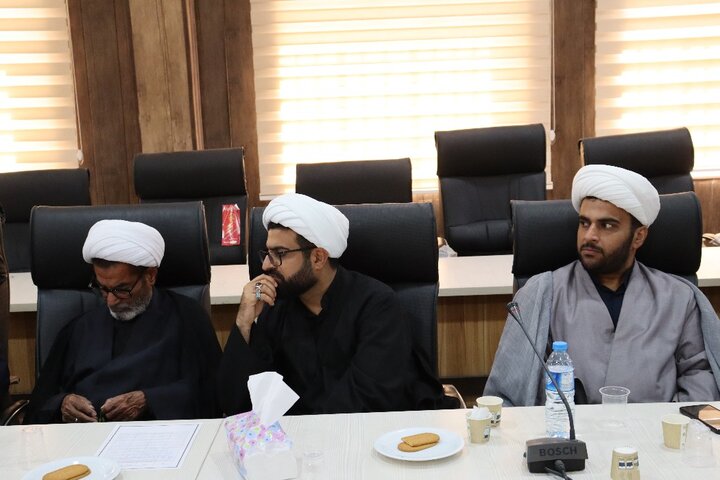 تصاویر/ نشست روحانیون و مبلغان شهرستان دیّر