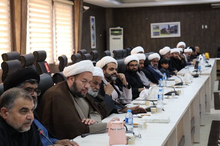 تصاویر/ نشست روحانیون و مبلغان شهرستان دیّر