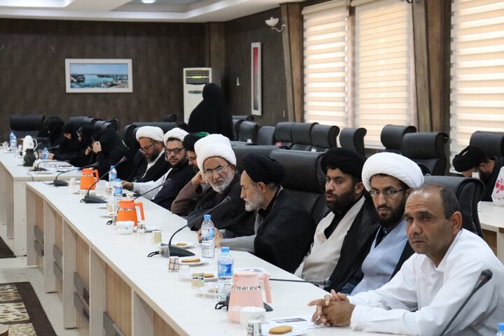 تصاویر/ نشست روحانیون و مبلغان شهرستان دیّر