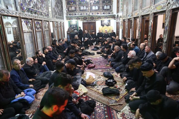 تصاویر/ آیین سنتی طشت گذاری در حسینیه میرزا محسن مجتهد اردبیلی