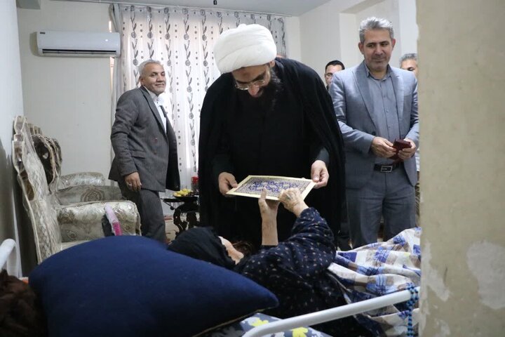 امام جمعه دهلران با خانواده شهدای جهاد کشاورزی