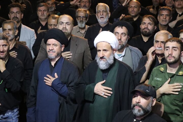 تصاویر/ عزاداری خیابانی مردم قرچک در شب سوم ماه محرم