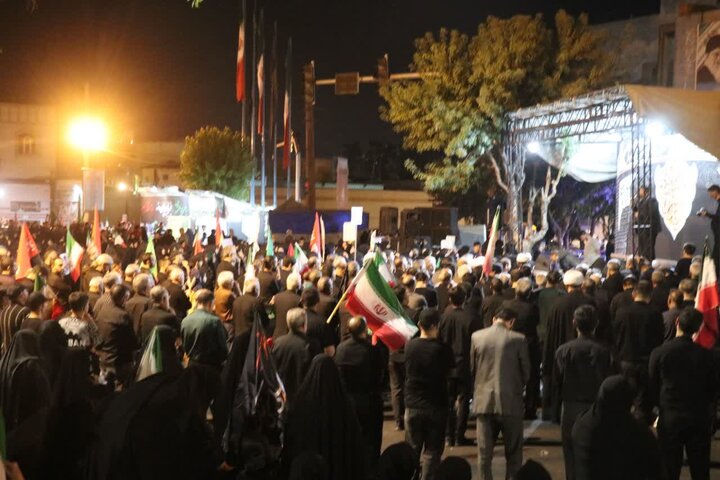 تصاویر/ عزاداری خیابانی مردم قرچک در شب سوم ماه محرم