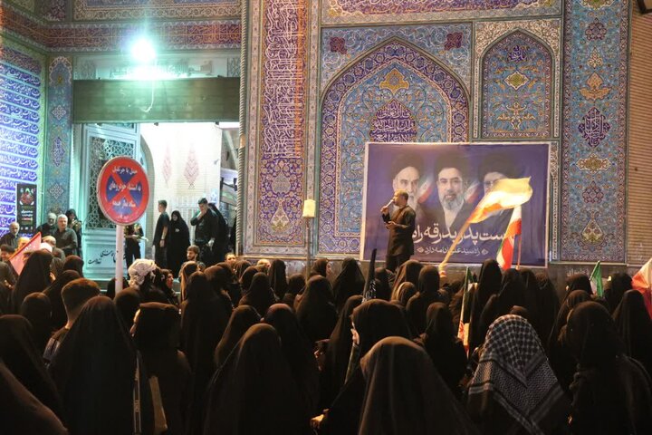 تصاویر/ عزاداری خیابانی مردم قرچک در شب سوم ماه محرم