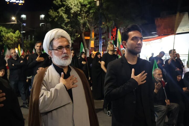 تصاویر/ تداوم فعالیت موکب فرهنگی، تبیینی حوزه علمیه امام خمینی (ره) ارومیه در تجمعات مردمی
