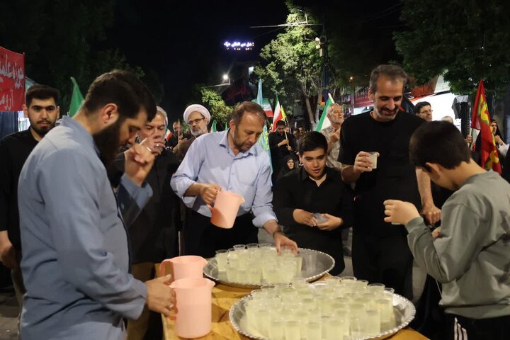 تصاویر/ تداوم فعالیت موکب فرهنگی، تبیینی حوزه علمیه امام خمینی (ره) ارومیه در تجمعات مردمی