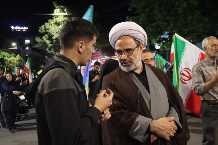 تصاویر/ تداوم فعالیت موکب فرهنگی، تبیینی حوزه علمیه امام خمینی (ره) ارومیه در تجمعات مردمی