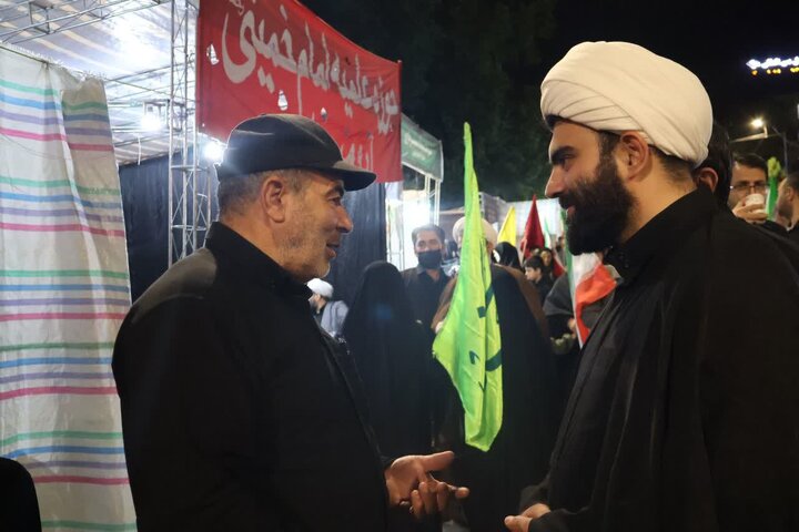 تصاویر/ تداوم فعالیت موکب فرهنگی، تبیینی حوزه علمیه امام خمینی (ره) ارومیه در تجمعات مردمی