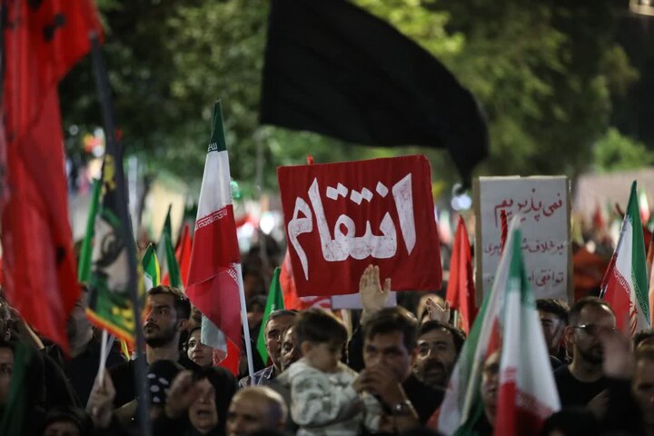 تصاویر/ یکصدو نهمین شب ،تبلور حماسه حضور و ایستادگی مردم ولایتمدار و غیور ارومیه در میدان ولایت فقیه