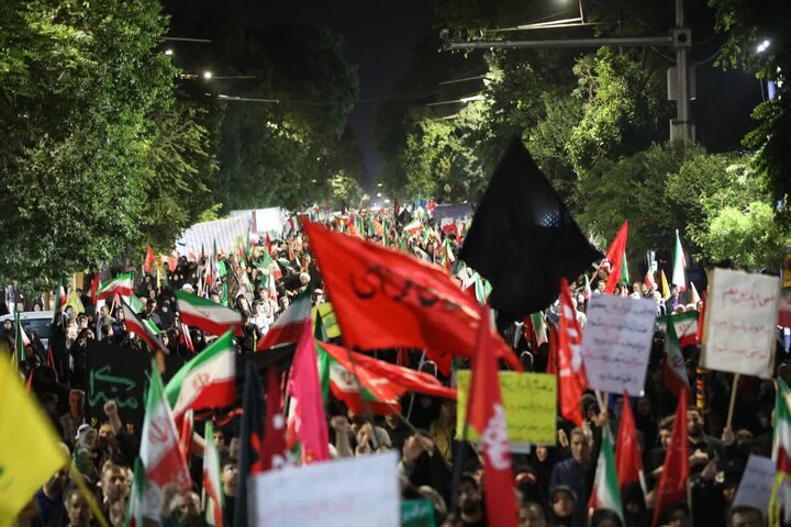 تصاویر/ یکصدو نهمین شب ،تبلور حماسه حضور و ایستادگی مردم ولایتمدار و غیور ارومیه در میدان ولایت فقیه