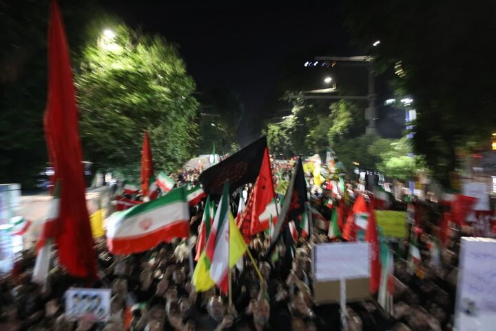 تصاویر/ یکصدو نهمین شب ،تبلور حماسه حضور و ایستادگی مردم ولایتمدار و غیور ارومیه در میدان ولایت فقیه