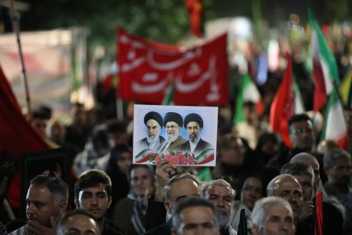 تصاویر/ یکصدو نهمین شب ،تبلور حماسه حضور و ایستادگی مردم ولایتمدار و غیور ارومیه در میدان ولایت فقیه